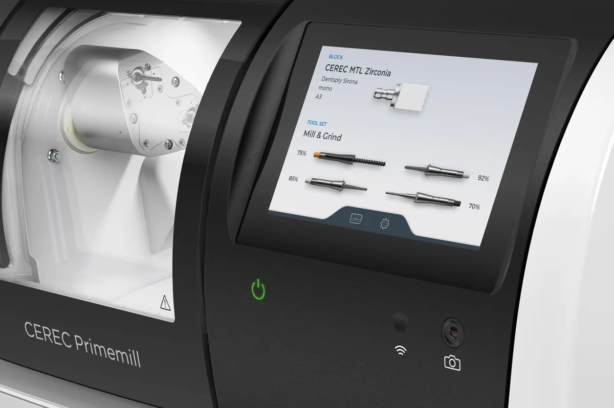 CEREC Primemill com a câmara de fresagem aberta