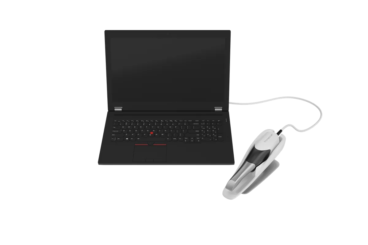 Notebook e scanner Primescan Connect sobre a bancada